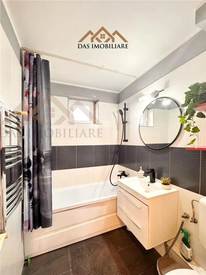 Apartament 2 camere, ultracentral, etaj 3 din 4 - foto 4