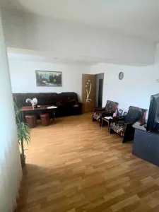 Apartament 3 camere, 2 bai, 2 balcoane, etaj intermediar zona Noua - foto 2