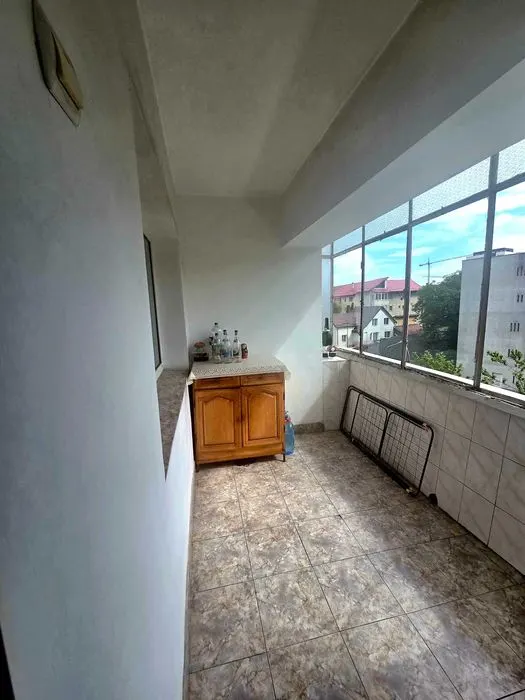 Apartament 3 camere, 2 bai, 2 balcoane, etaj intermediar zona Noua - foto 4