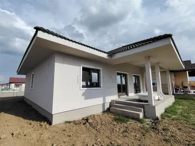 Mosnita Noua, Casa individuala pe parter, locatie foarte buna - Mosnita Noua