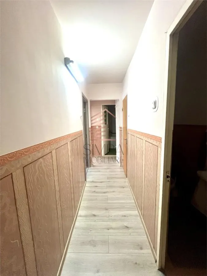 Apartament de vanzare cu 3 camere Rogerius - foto 3