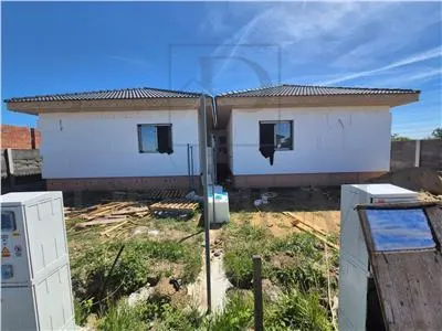Moșnița Nouă, Duplex cu 3 dormitoare și 374 mp teren, La 100 m de strada principală. - Mosnita Noua
