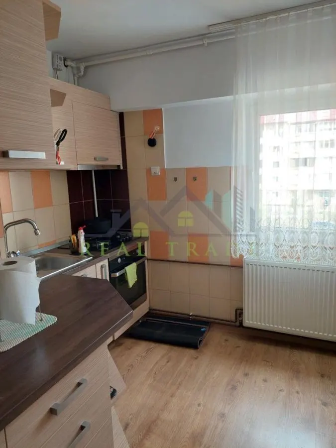 Apartament 2 camere decomandat etajul 2 zona Noua - foto 3