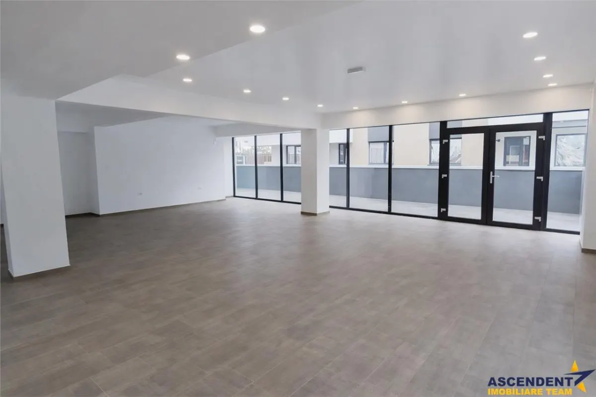Spatiu comercial, 100 mp, 3 cai de acces, curent trifazic,Tractorul, Brasov - foto 2