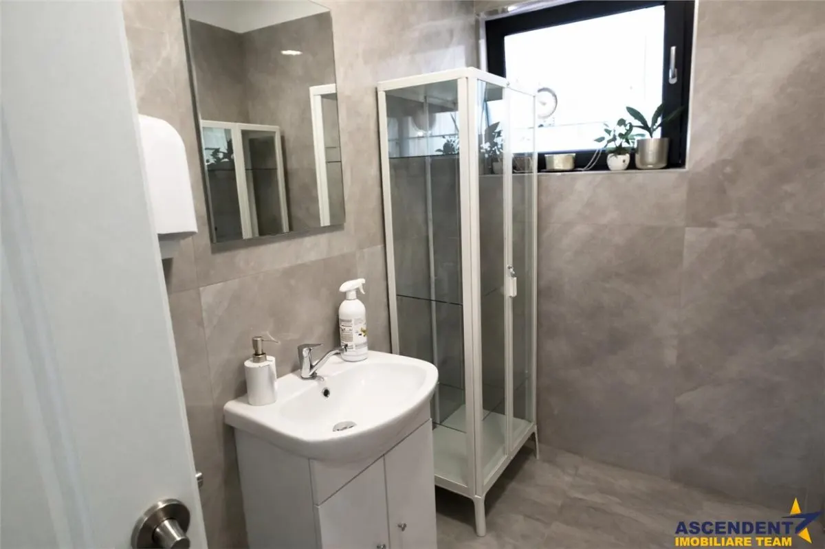 Spatiu comercial, 100 mp, 3 cai de acces, curent trifazic,Tractorul, Brasov - foto 4