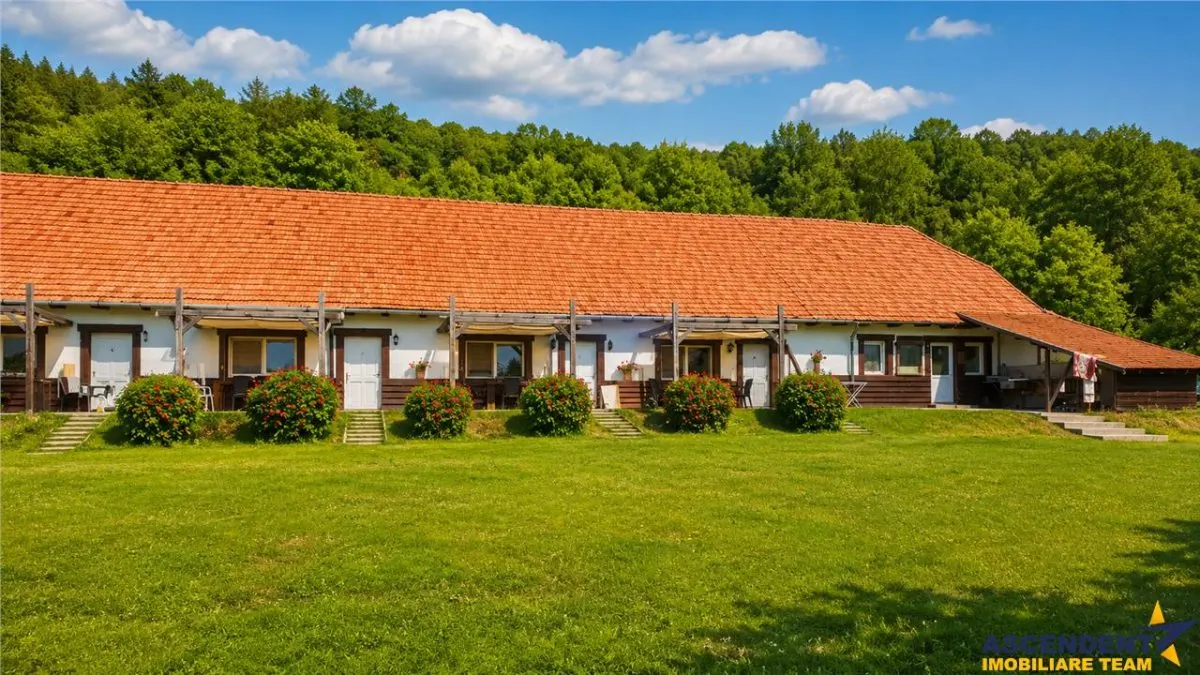 Transilvania Camping, domeniu de 14.400mp,Sanmarghita de Mures:2cladiri, apartamente,potential exceptional - foto 1