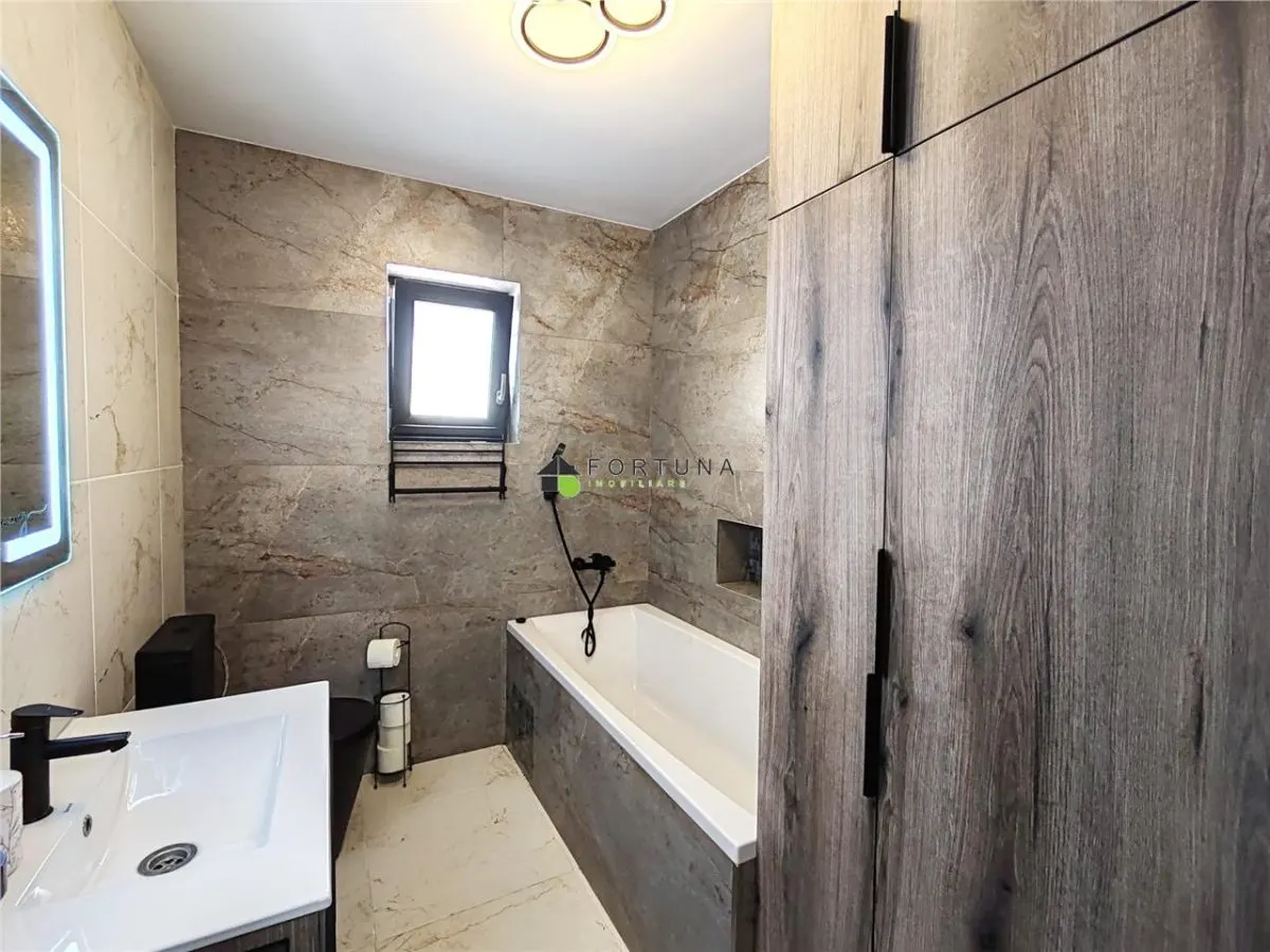 Casa moderna,  singura in curte - Izvor - foto 24
