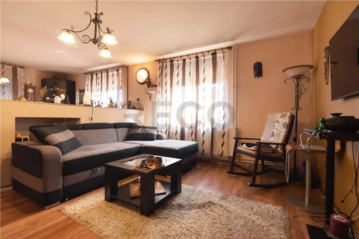 RECO Casa P+M cu 4 camere+living+loc de luat masa in Santion - foto 1