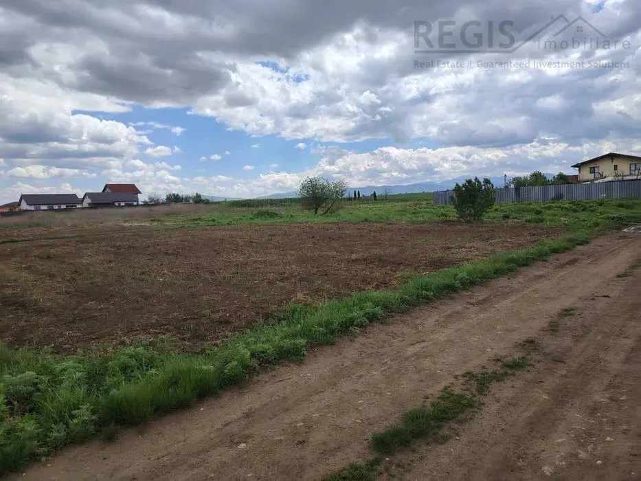 Teren intravilan 639 mp Harman | Zona de case | Acces DN11 - foto 1