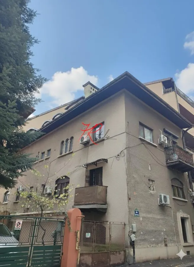 Vanzare apartament 2 camere, bloc mic, Polona - foto 1