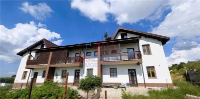 Vila triplex 4 camere si teren Barnova - Barnova