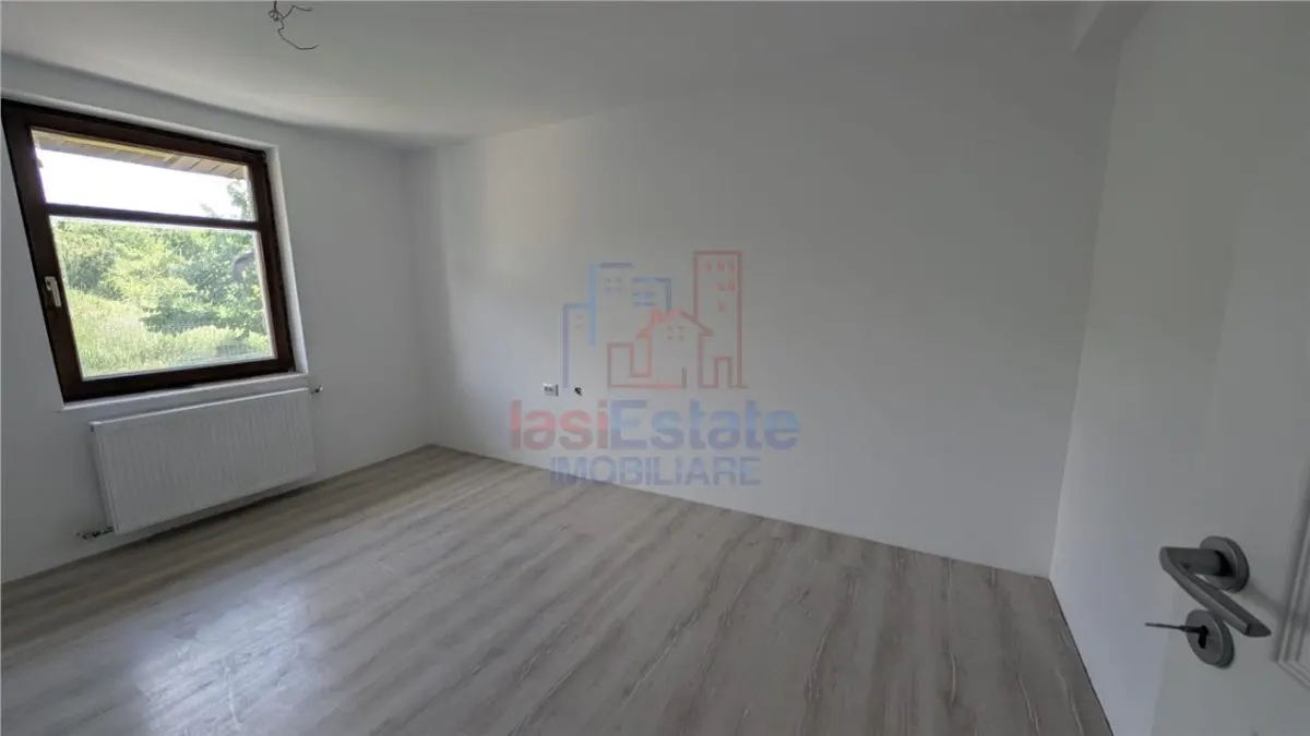 Vila triplex 4 camere si teren Barnova - foto 3