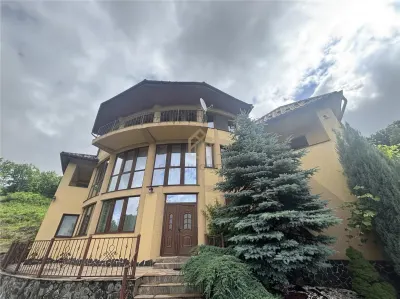 Vila de vanzare cu panorama deasupra orasului zona Parcul Regina Maria - Baia Mare