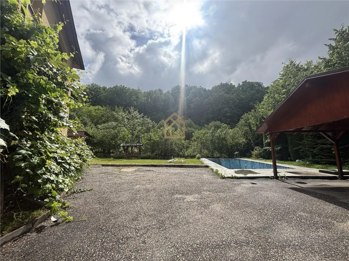 Vila de vanzare cu panorama deasupra orasului zona Parcul Regina Maria - foto 3