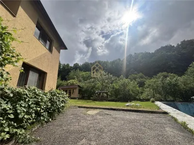 Vila de vanzare cu panorama deasupra orasului zona Parcul Regina Maria - foto 10