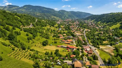 Deschidere spre crestele alpine+ documentatie turistica,4.400 mp de inspiratie naturala - Moieciu de Jos