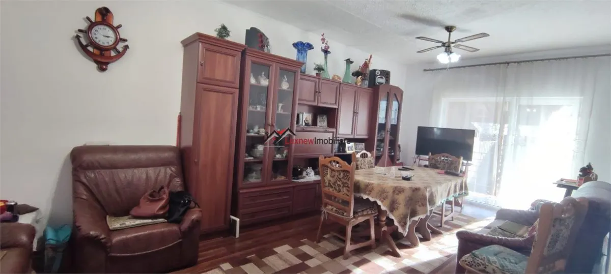 Comision 0%! Locul unde confortul devine acasa! Casa insiruita spatioasa zona Florilor! - foto 2