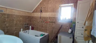 Comision 0%! Locul unde confortul devine acasa! Casa insiruita spatioasa zona Florilor! - foto 12
