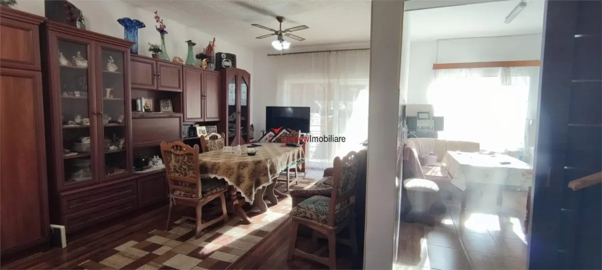 Comision 0%! Locul unde confortul devine acasa! Casa insiruita spatioasa zona Florilor! - foto 3