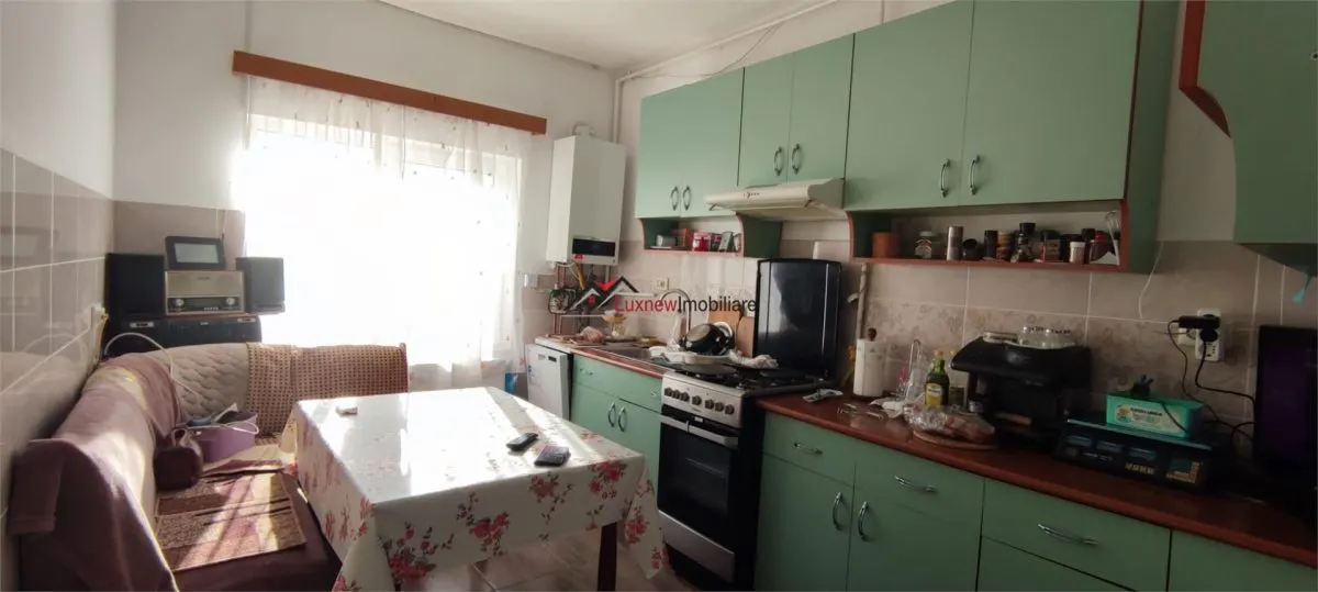 Comision 0%! Locul unde confortul devine acasa! Casa insiruita spatioasa zona Florilor! - foto 5