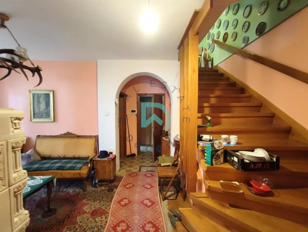 Casa singur in curte, zona  Brasovului Vechi - foto 1