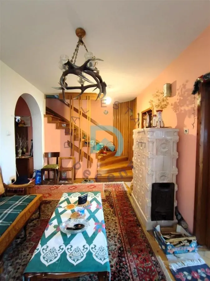 Casa singur in curte, zona  Brasovului Vechi - foto 2