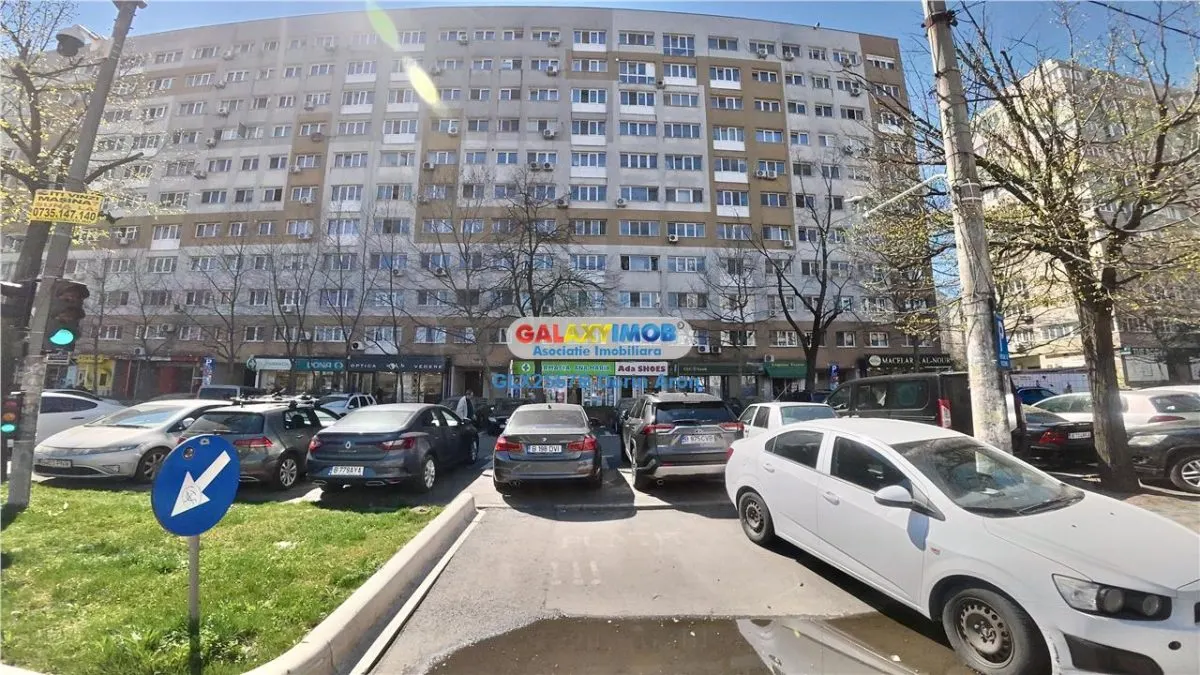 Vanzare spatiu stradal cu teren propriu - intersectie Dristor - foto 1
