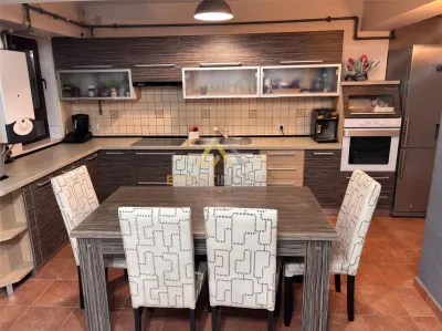 Apartament central 4 camere 80 mp utili etaj 2 - foto 2