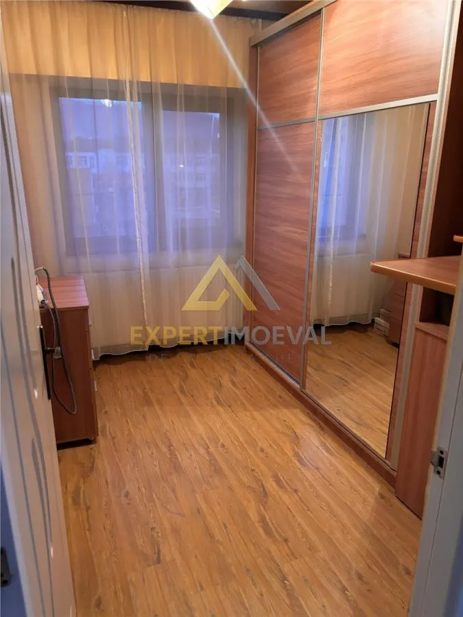 Apartament central 4 camere 80 mp utili etaj 2 - foto 17