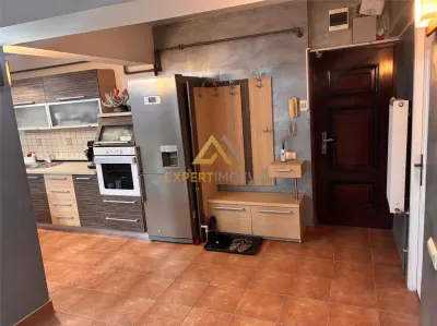 Apartament central 4 camere 80 mp utili etaj 2 - foto 5