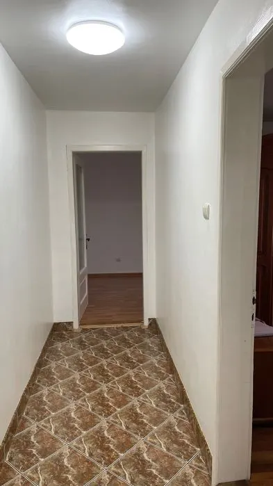 Apartament 4 camere, 82 mp utili, parter si  garaj - foto 2