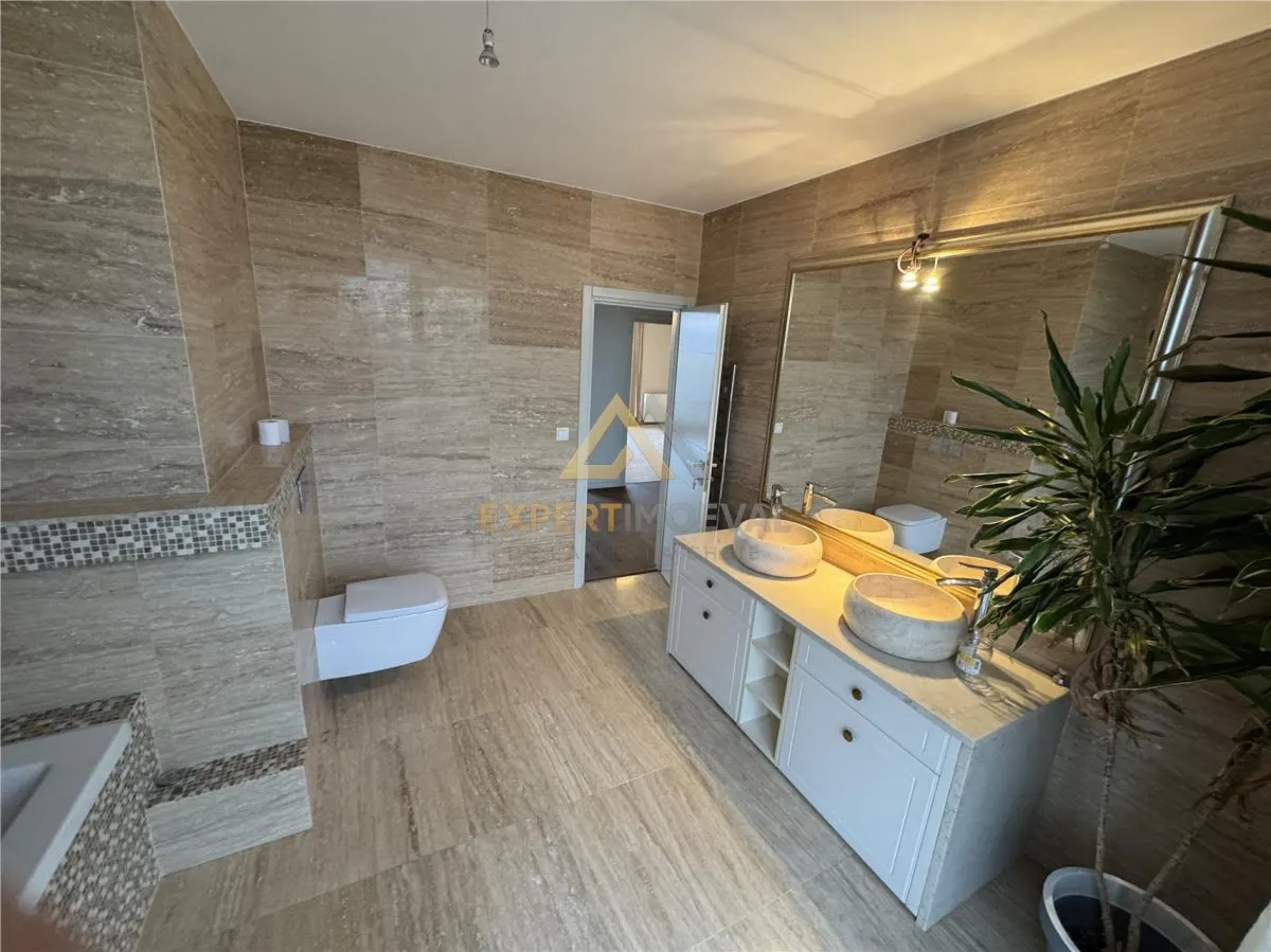 PENTHOUSE DE VANZARE  langa Hotel Europa - foto 1