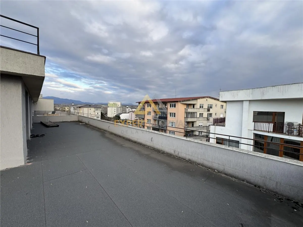 PENTHOUSE DE VANZARE  langa Hotel Europa - foto 19