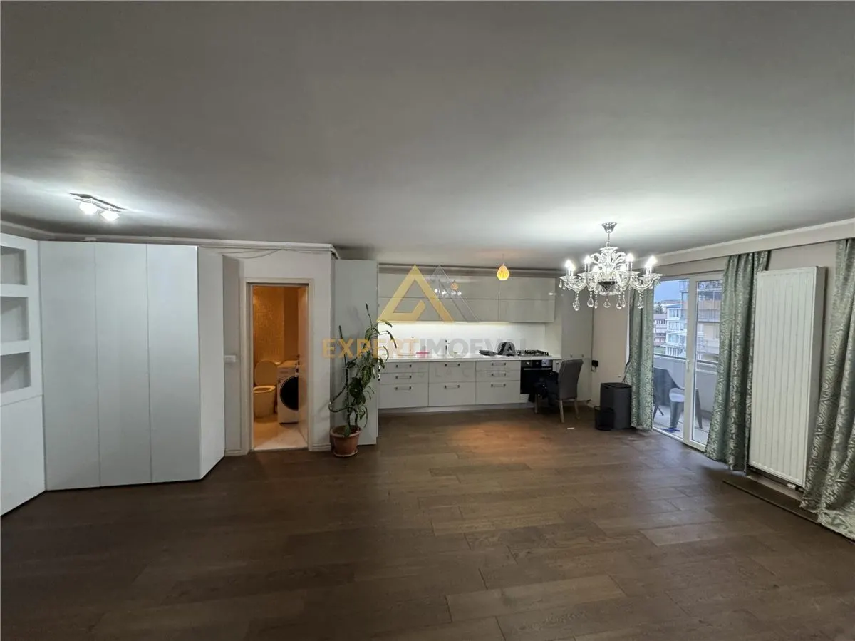PENTHOUSE DE VANZARE  langa Hotel Europa - foto 3
