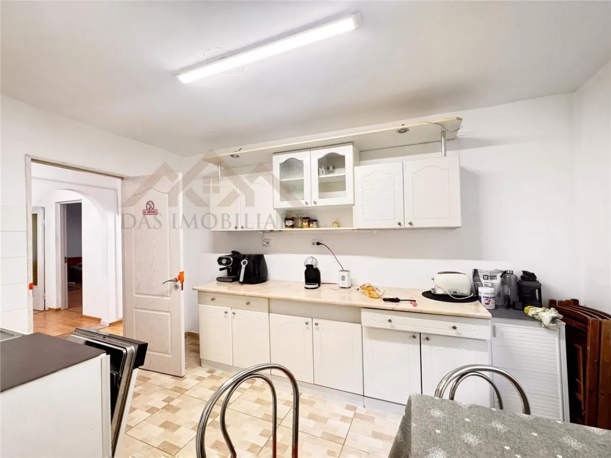 Apartament 3 camere decomandat, parter inalt ,  zona centrala - foto 1