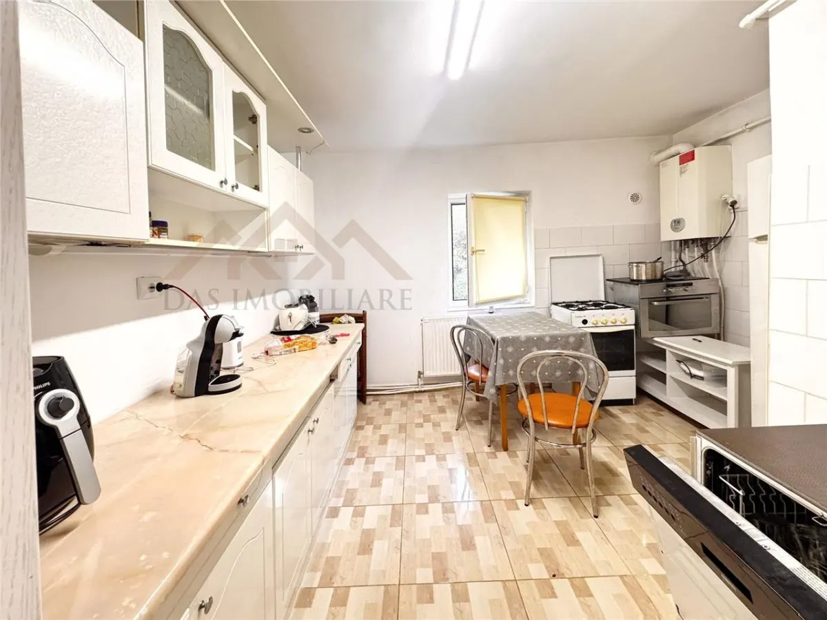 Apartament 3 camere decomandat, parter inalt ,  zona centrala - foto 5