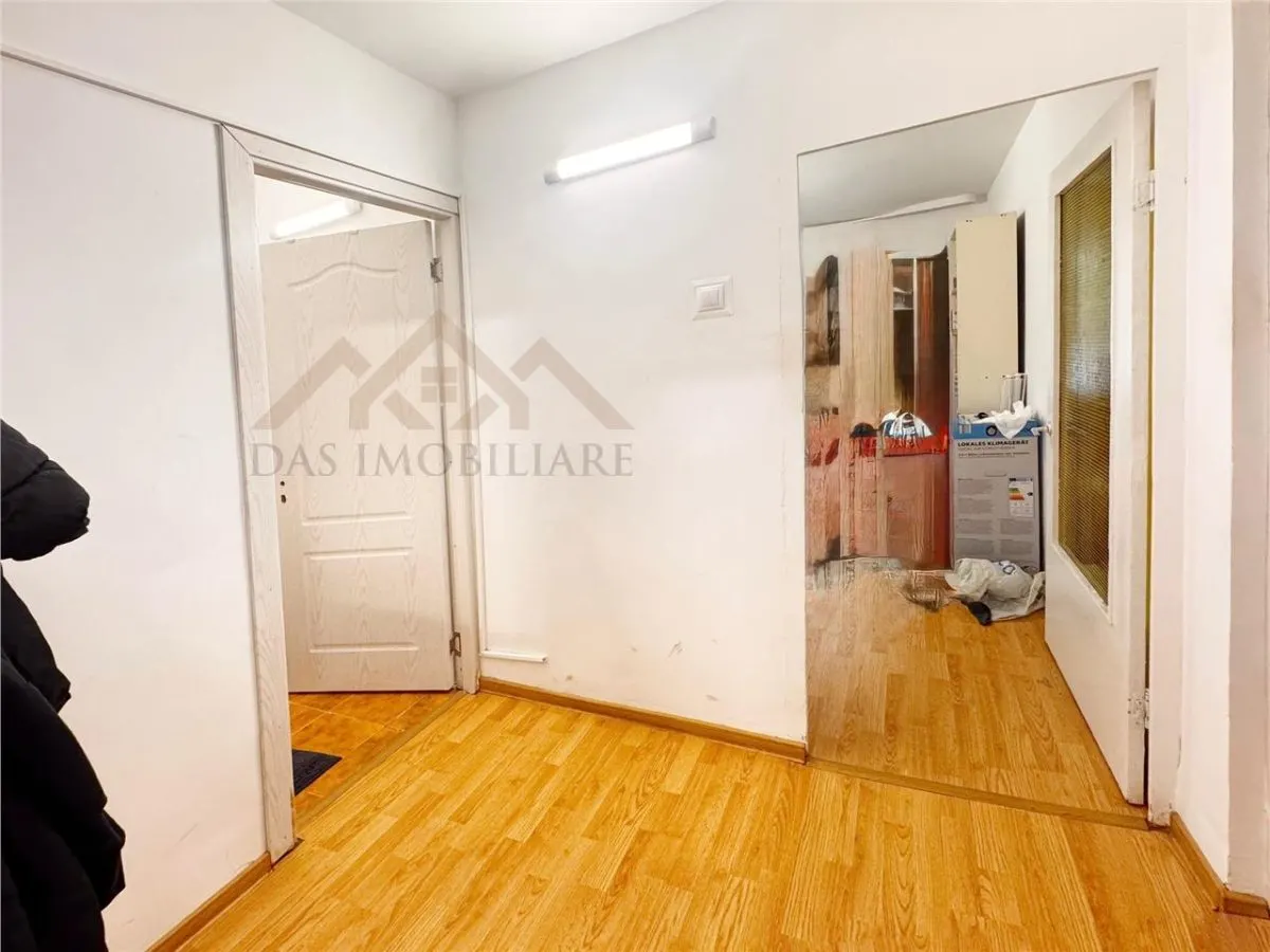 Apartament 3 camere decomandat, parter inalt ,  zona centrala - foto 8