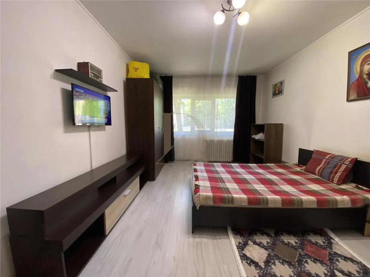 De inchiriat! Centru - Arcu , apartament 1 camera , aproape de Copou si Piata Unirii - foto 2