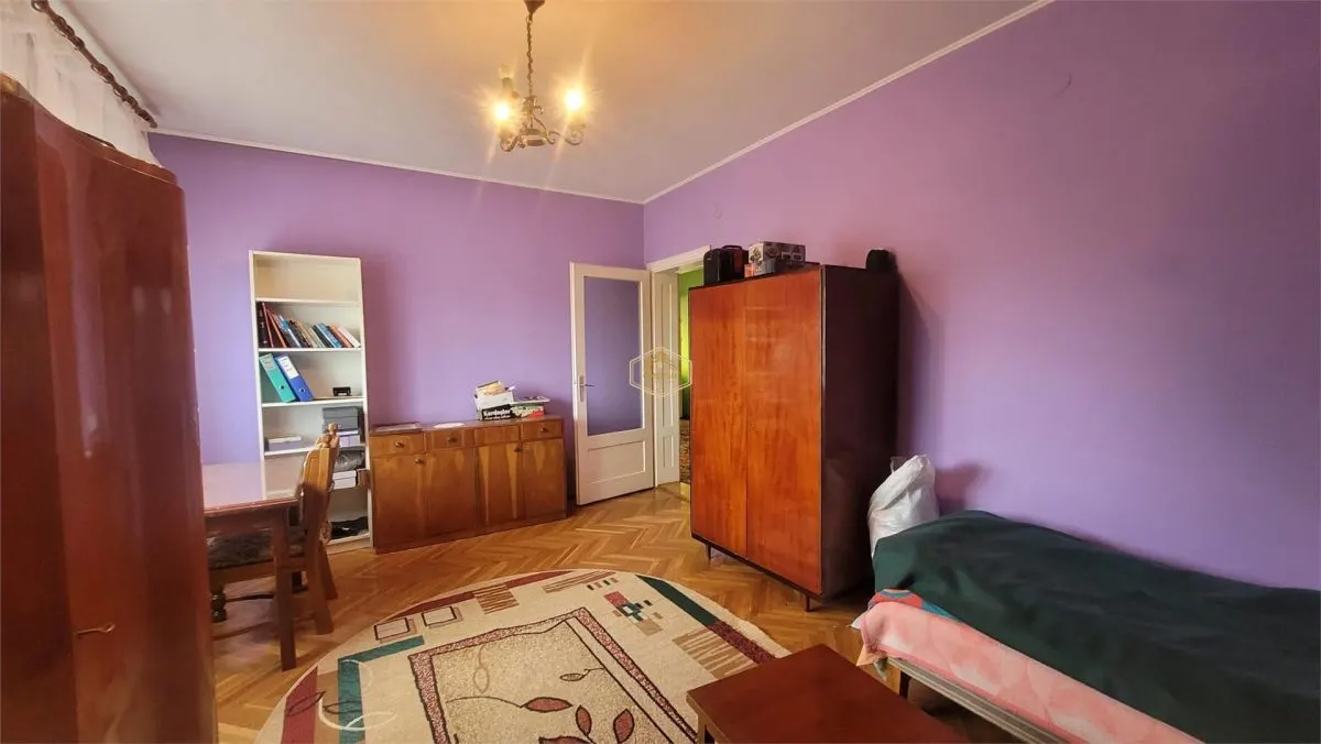 Casa solidă și spațioasă în centrul orașului Livada - foto 11