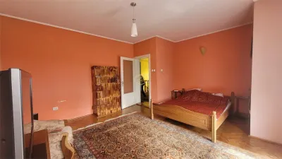 Casa solidă și spațioasă în centrul orașului Livada - foto 14
