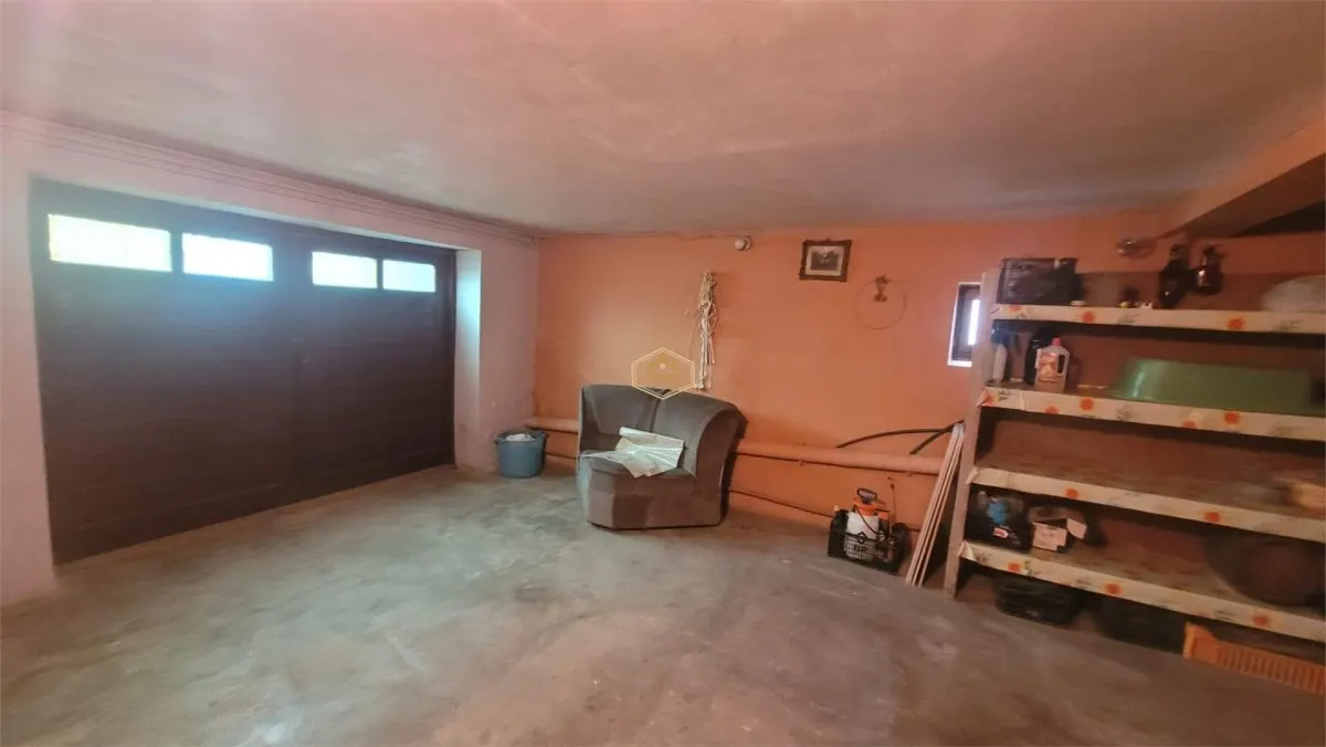 Casa solidă și spațioasă în centrul orașului Livada - foto 19