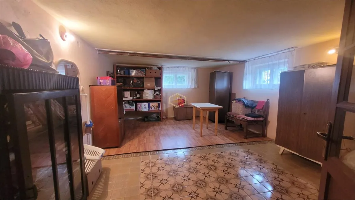 Casa solidă și spațioasă în centrul orașului Livada - foto 20