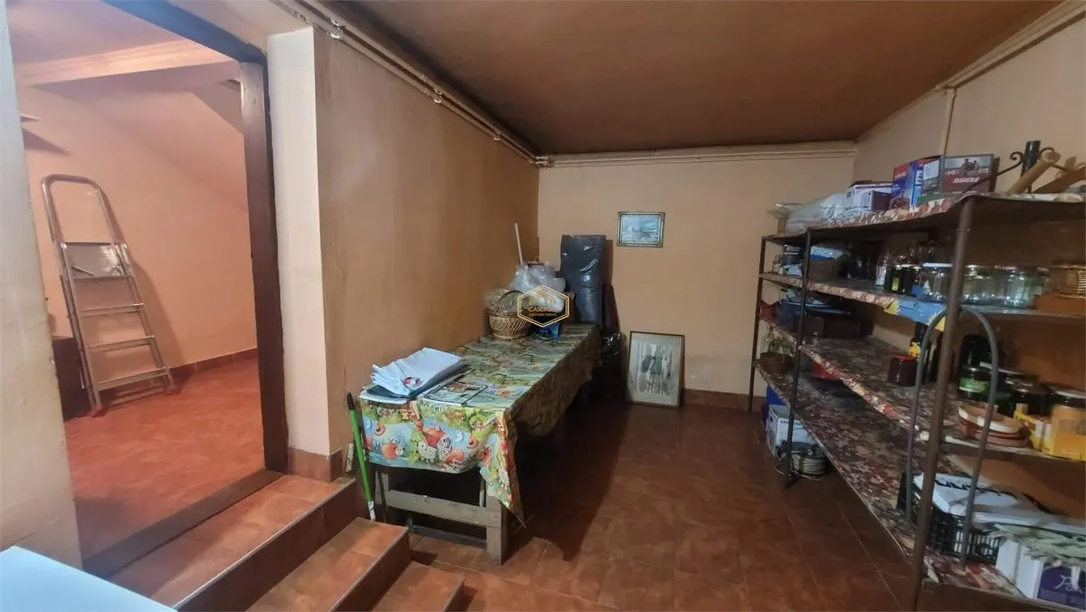 Casa solidă și spațioasă în centrul orașului Livada - foto 22