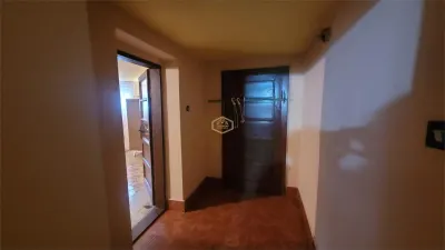 Casa solidă și spațioasă în centrul orașului Livada - foto 23