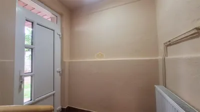 Casa solidă și spațioasă în centrul orașului Livada - foto 25