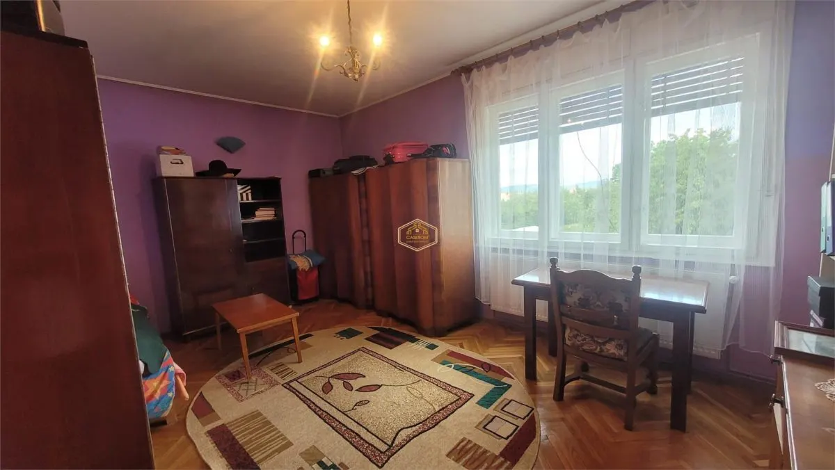 Casa solidă și spațioasă în centrul orașului Livada - foto 10