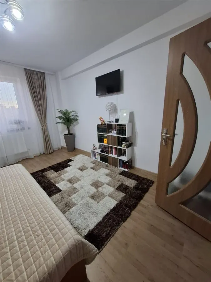 Apartament 3 camere zona Cantacuzino - foto 1
