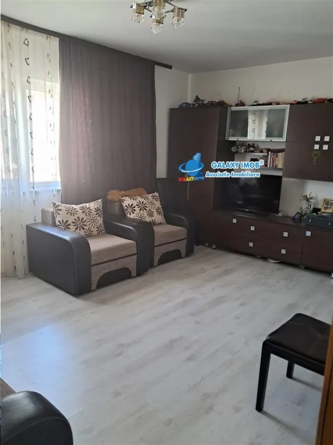 DE VANZARE APARTAMENT CU 3 CAMERE MODERN BRADU - foto 2
