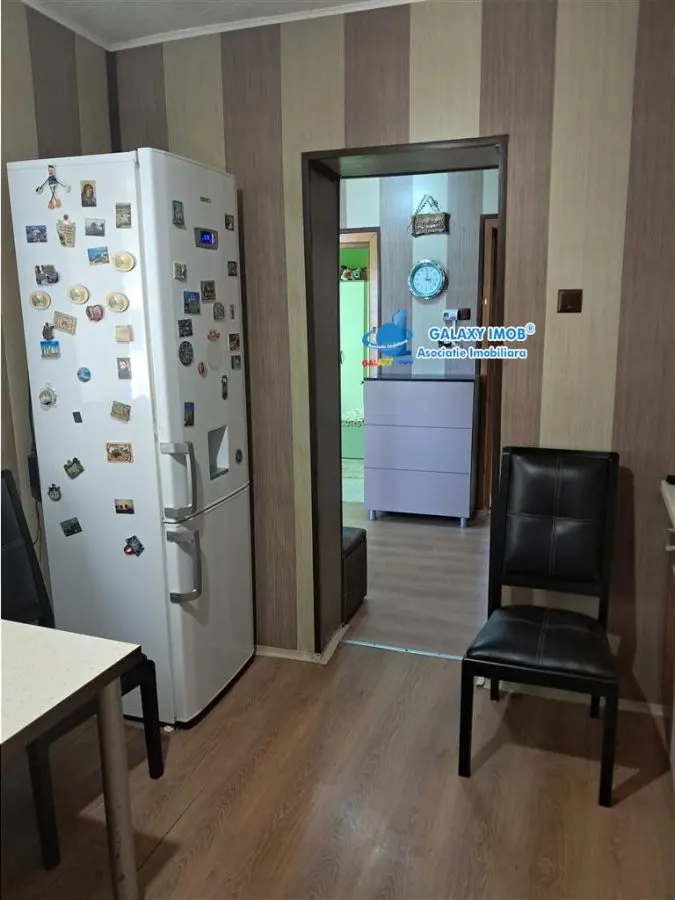 DE VANZARE APARTAMENT CU 3 CAMERE MODERN BRADU - foto 11