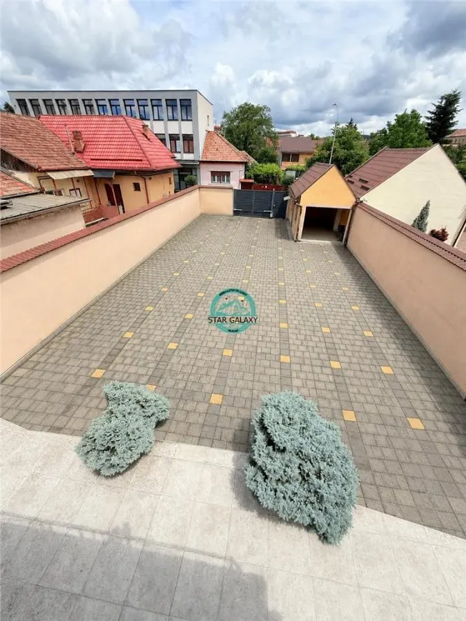Vand casa cu 4 camere in zona semicentrala, 340mp utili si teren 510mp - foto 2